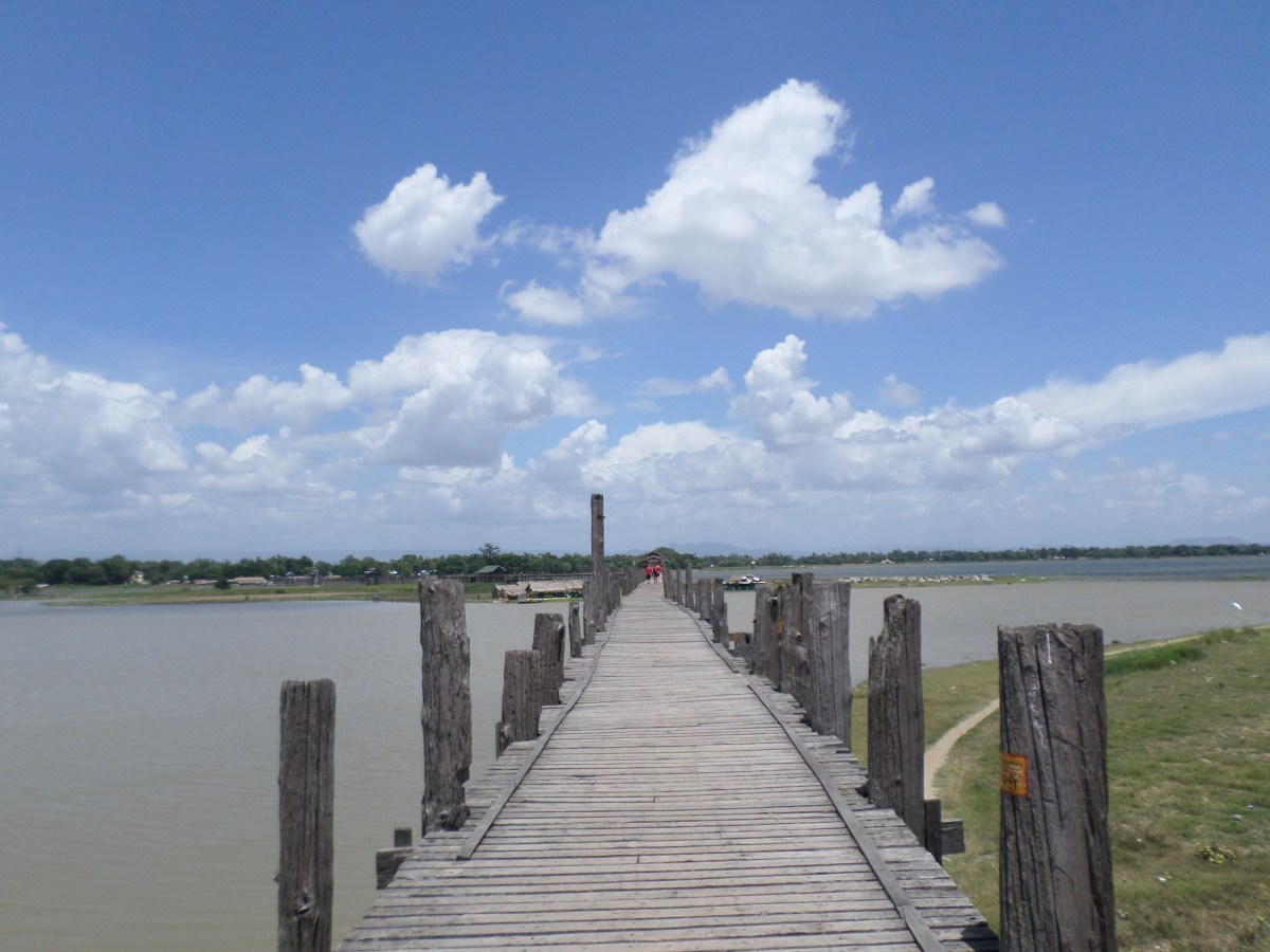Making friends in Mandalay,&nbsp;Myanmar