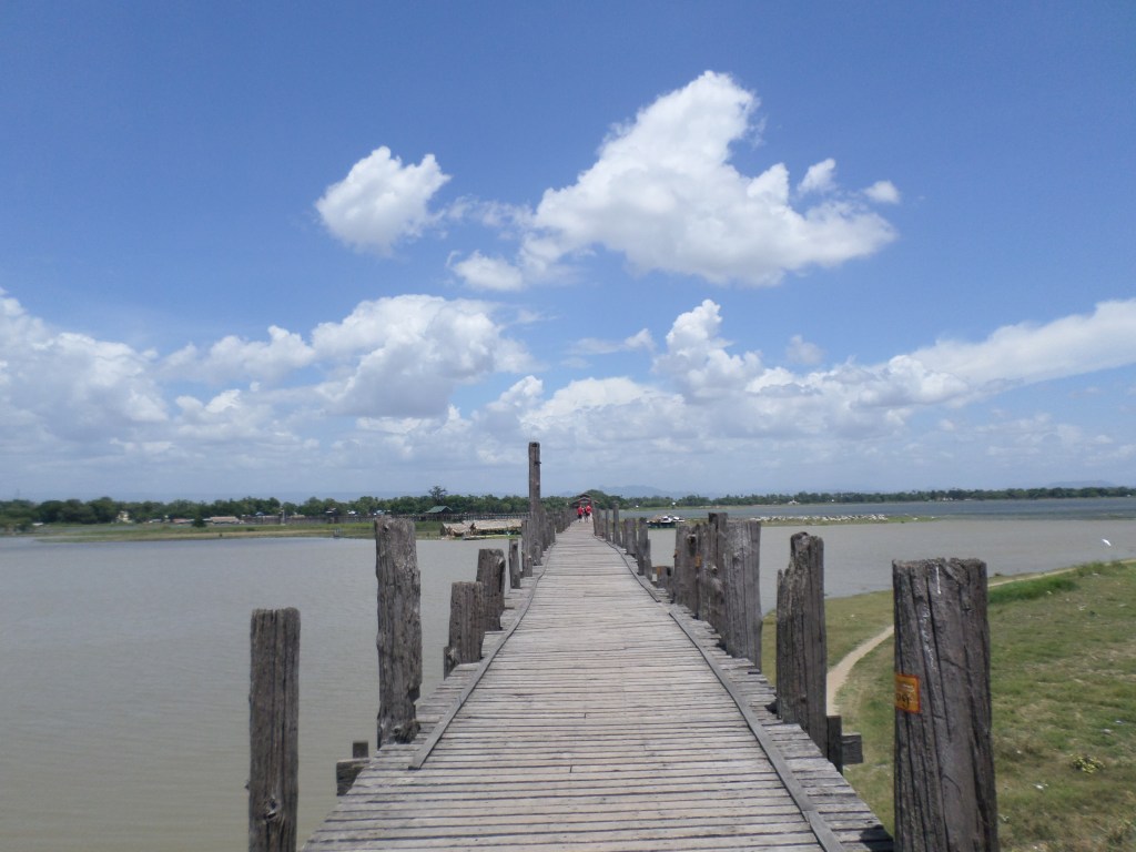 Making friends in Mandalay,&nbsp;Myanmar